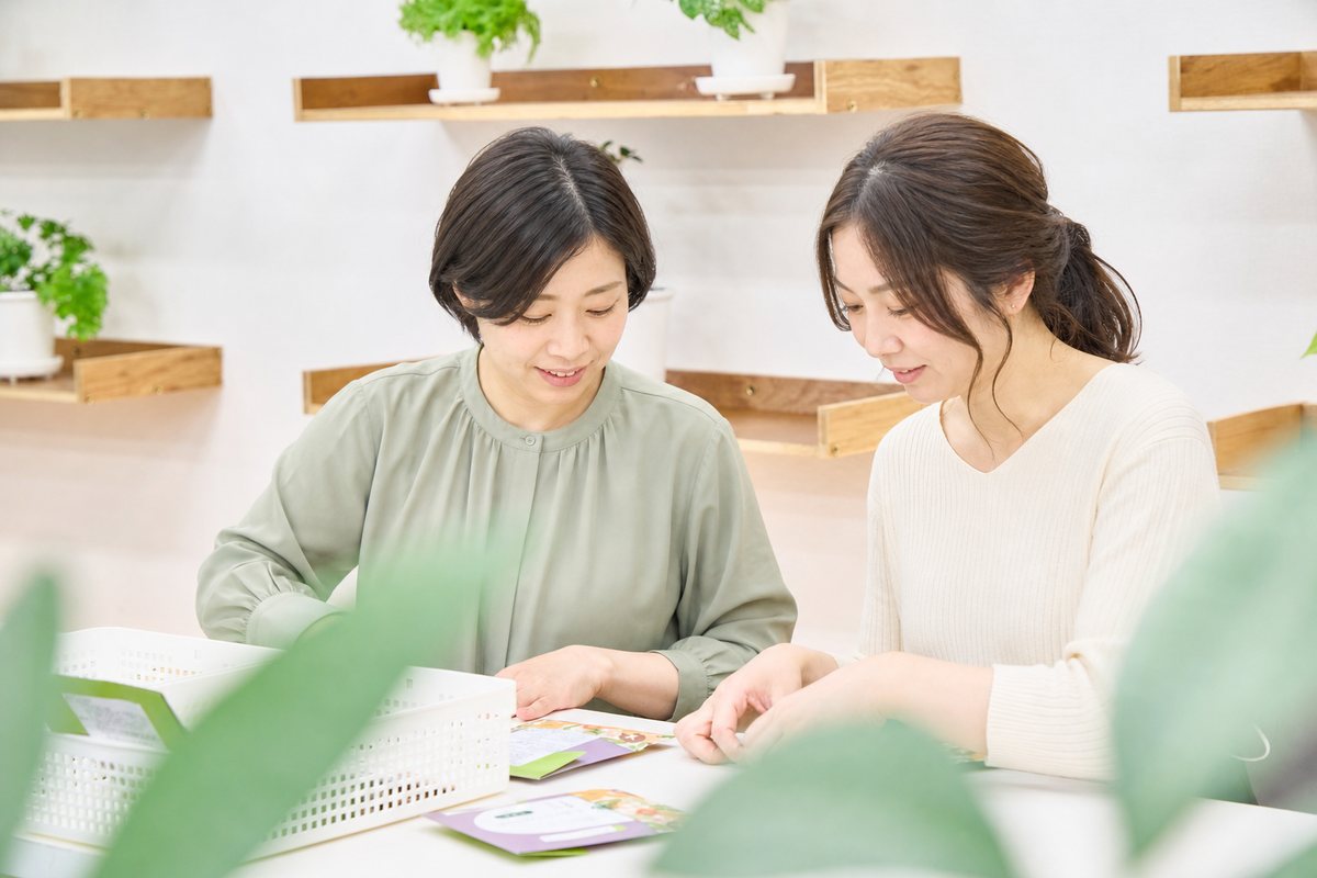 モネリスワークスで紙製品の作業に取り組む様子